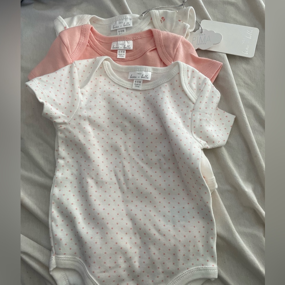 3 Tres beau et belle onesies NWT